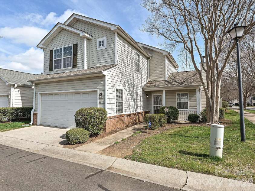 8627 Meadowmont View Drive, Charlotte, NC 28269.  MLS# CAR4353558, YatesRealty ID 3422. 