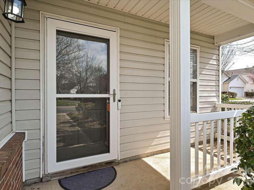 8627 Meadowmont View Drive, Charlotte, NC 28269.  MLS# CAR4353558, YatesRealty ID 3422. 