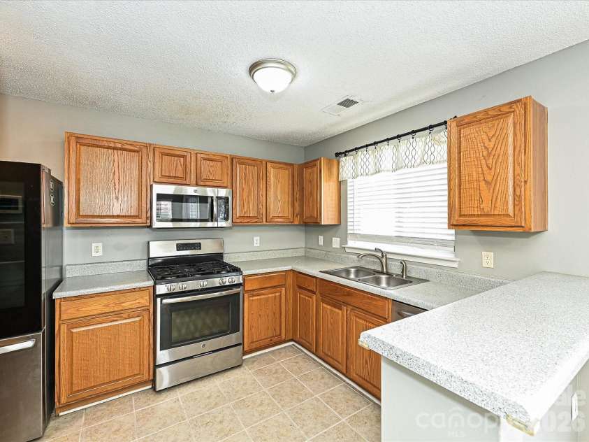 8627 Meadowmont View Drive, Charlotte, NC 28269.  MLS# CAR4353558, YatesRealty ID 3422. 