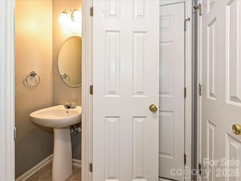 8627 Meadowmont View Drive, Charlotte, NC 28269.  MLS# CAR4353558, YatesRealty ID 3422. 