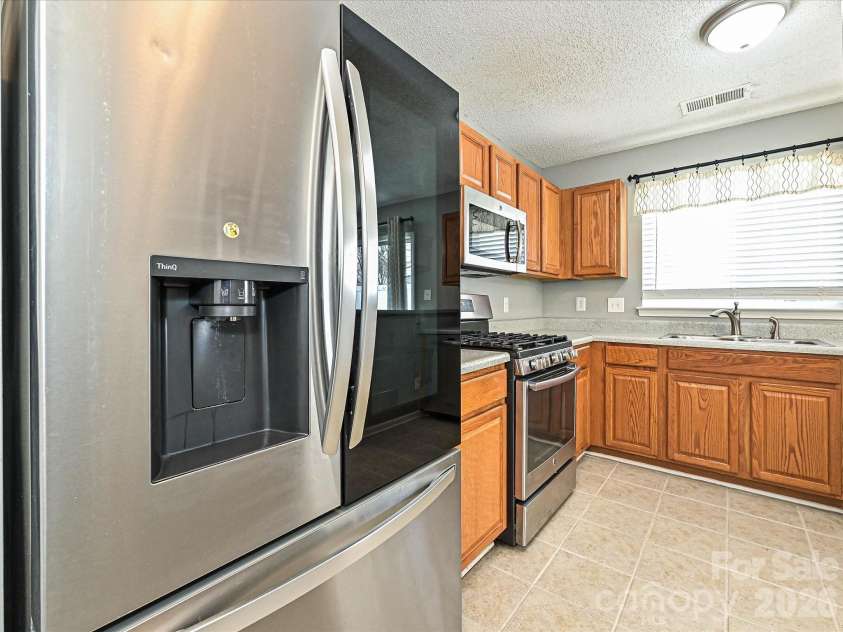 8627 Meadowmont View Drive, Charlotte, NC 28269.  MLS# CAR4353558, YatesRealty ID 3422. 