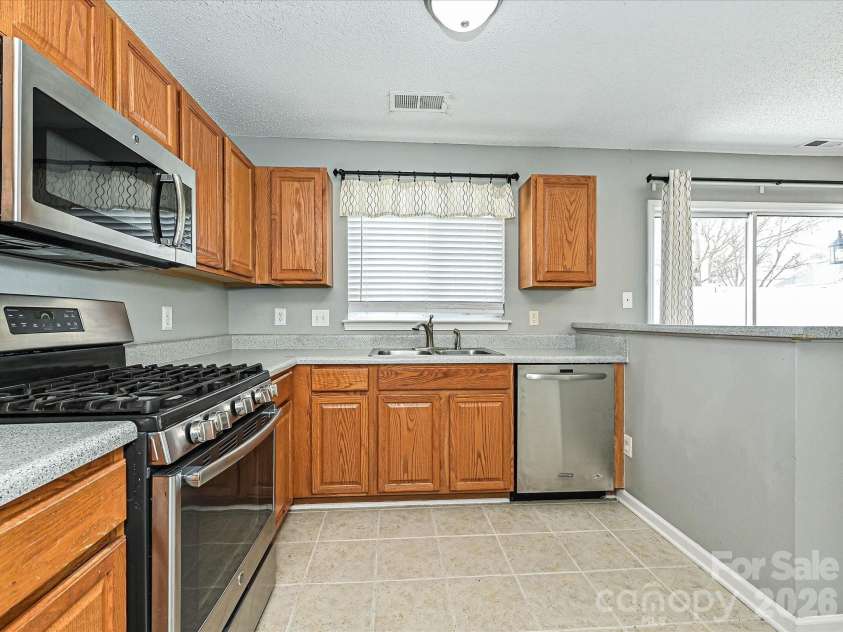 8627 Meadowmont View Drive, Charlotte, NC 28269.  MLS# CAR4353558, YatesRealty ID 3422. 