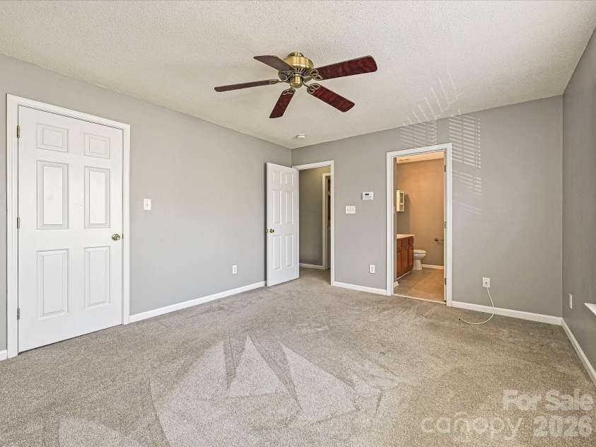 8627 Meadowmont View Drive, Charlotte, NC 28269.  MLS# CAR4353558, YatesRealty ID 3422. 