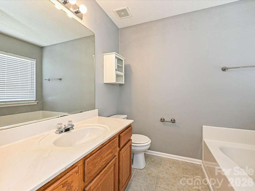 8627 Meadowmont View Drive, Charlotte, NC 28269.  MLS# CAR4353558, YatesRealty ID 3422. 