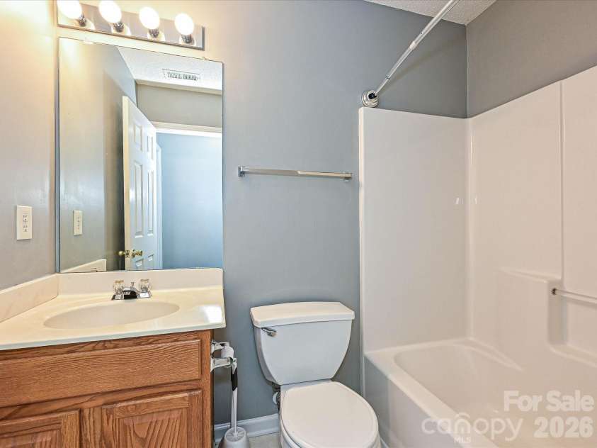 8627 Meadowmont View Drive, Charlotte, NC 28269.  MLS# CAR4353558, YatesRealty ID 3422. 