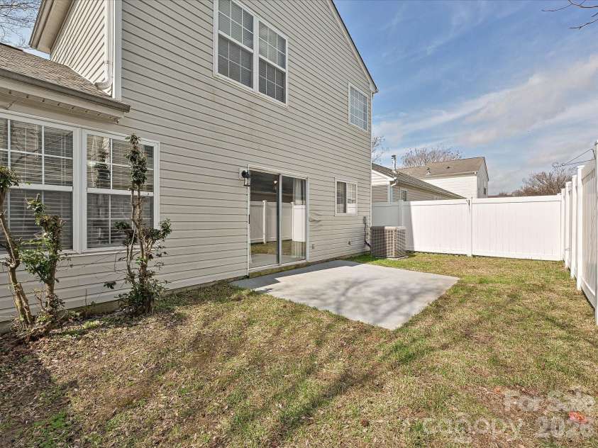8627 Meadowmont View Drive, Charlotte, NC 28269.  MLS# CAR4353558, YatesRealty ID 3422. 