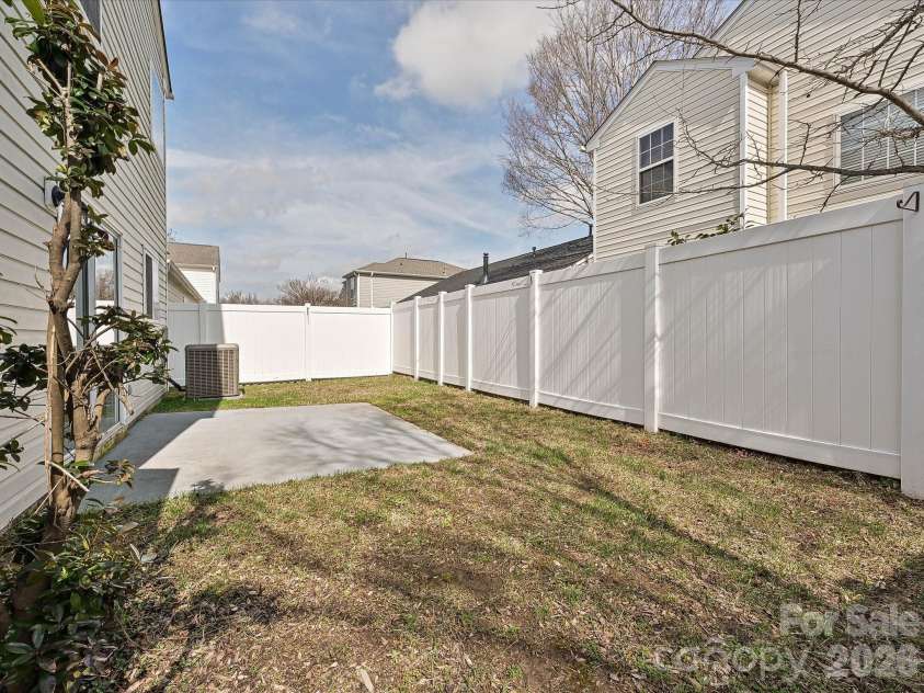 8627 Meadowmont View Drive, Charlotte, NC 28269.  MLS# CAR4353558, YatesRealty ID 3422. 