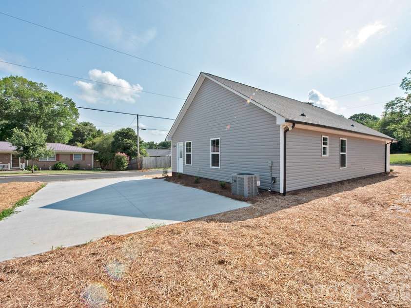 135 Beaver Street, Landis, NC 28088.  MLS# CAR4399078, YatesRealty ID 34220. 