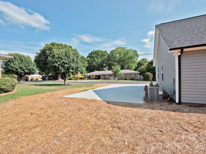 135 Beaver Street, Landis, NC 28088.  MLS# CAR4399078, YatesRealty ID 34220. 