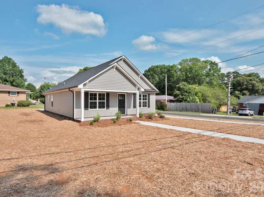 135 Beaver Street, Landis, NC 28088.  MLS# CAR4399078, YatesRealty ID 34220. 