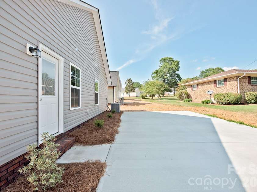 135 Beaver Street, Landis, NC 28088.  MLS# CAR4399078, YatesRealty ID 34220. 