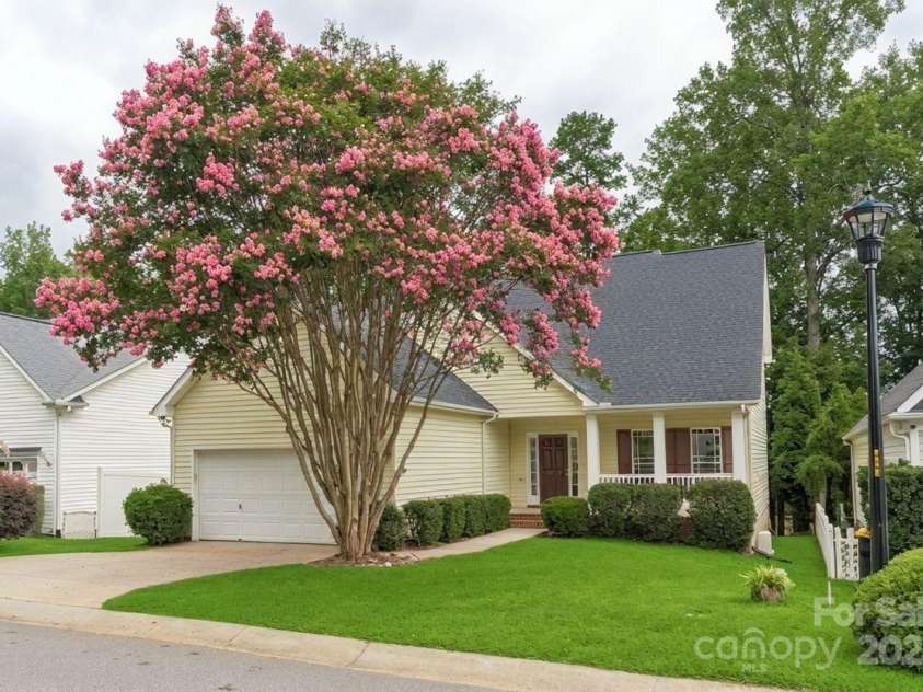 7903 Smith Pond Drive, Denver, NC 28037.  MLS# CAR4292045, YatesRealty ID 34220. 