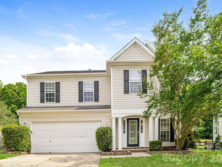 12125 Winghurst Drive, Pineville, NC 28134.  MLS# CAR4397541, YatesRealty ID 34221. 