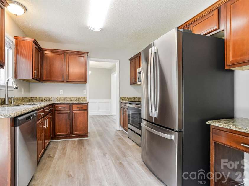 12125 Winghurst Drive, Pineville, NC 28134.  MLS# CAR4397541, YatesRealty ID 34221. 
