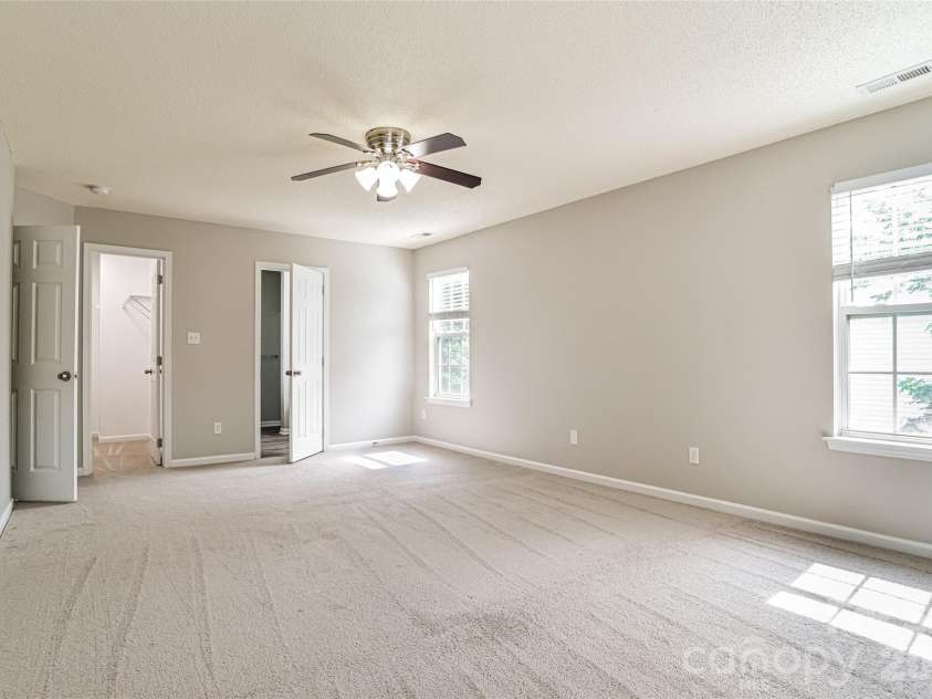 12125 Winghurst Drive, Pineville, NC 28134.  MLS# CAR4397541, YatesRealty ID 34221. 