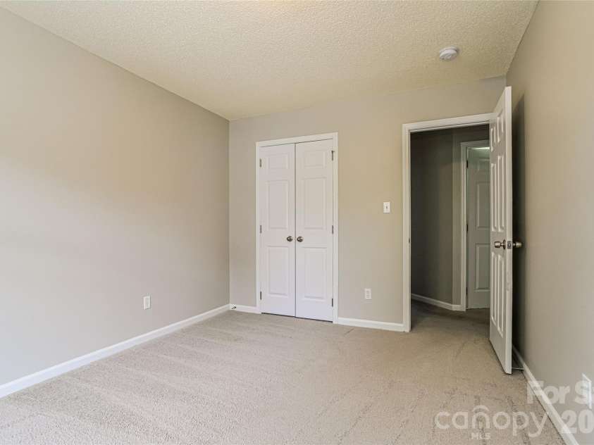 12125 Winghurst Drive, Pineville, NC 28134.  MLS# CAR4397541, YatesRealty ID 34221. 