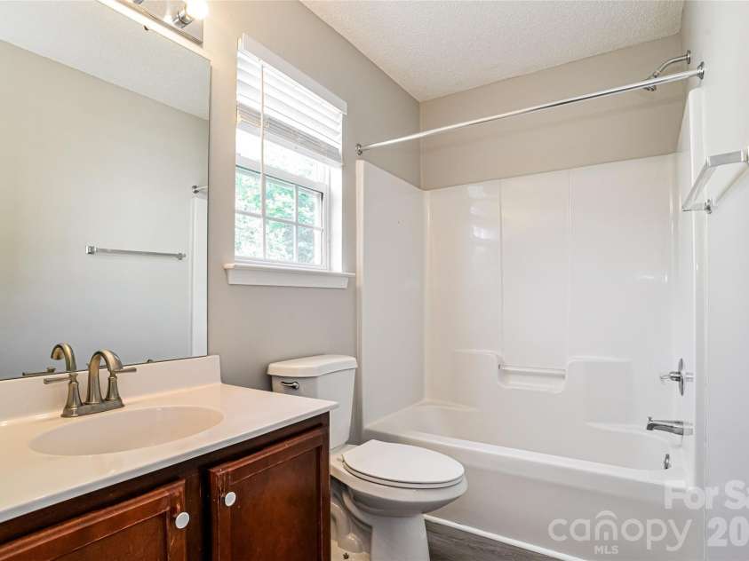 12125 Winghurst Drive, Pineville, NC 28134.  MLS# CAR4397541, YatesRealty ID 34221. 
