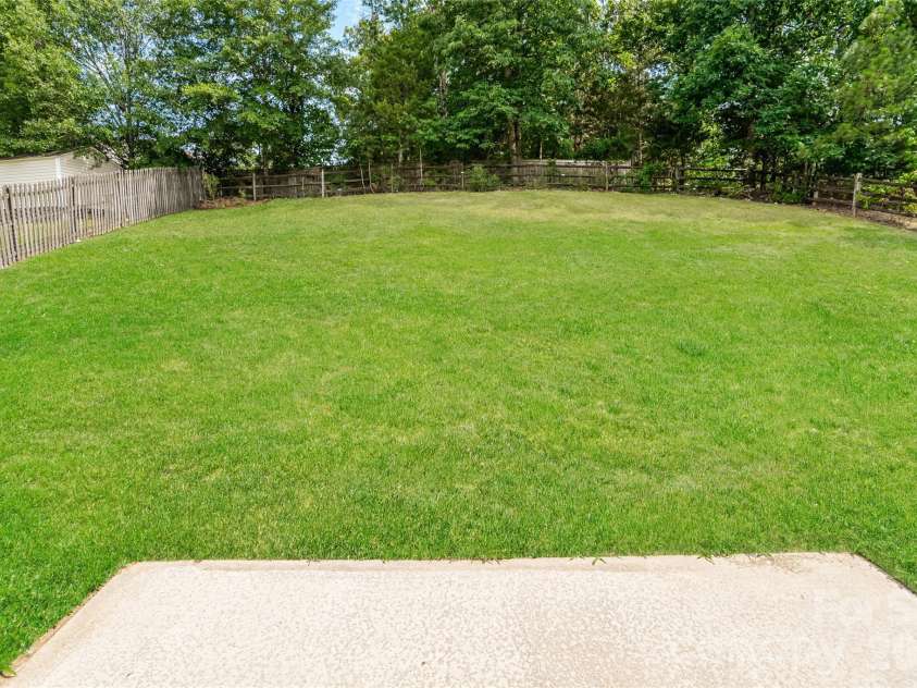 12125 Winghurst Drive, Pineville, NC 28134.  MLS# CAR4397541, YatesRealty ID 34221. 