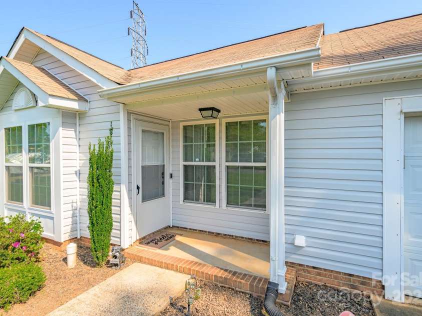 1709 Katherine Kiker Road, Charlotte, NC 28213.  MLS# CAR4293756, YatesRealty ID 34224. 