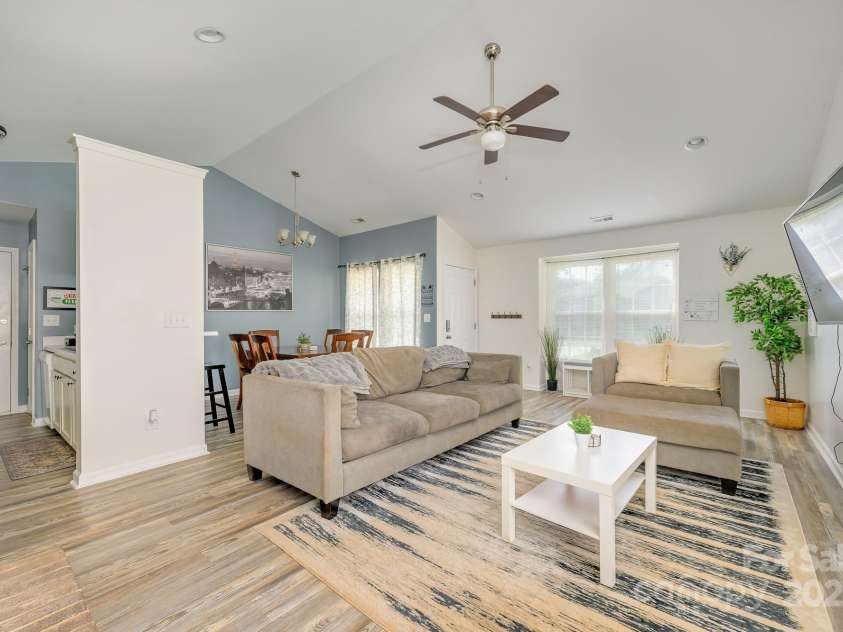 1709 Katherine Kiker Road, Charlotte, NC 28213.  MLS# CAR4293756, YatesRealty ID 34224. 