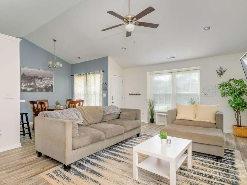 1709 Katherine Kiker Road, Charlotte, NC 28213.  MLS# CAR4293756, YatesRealty ID 34224. 