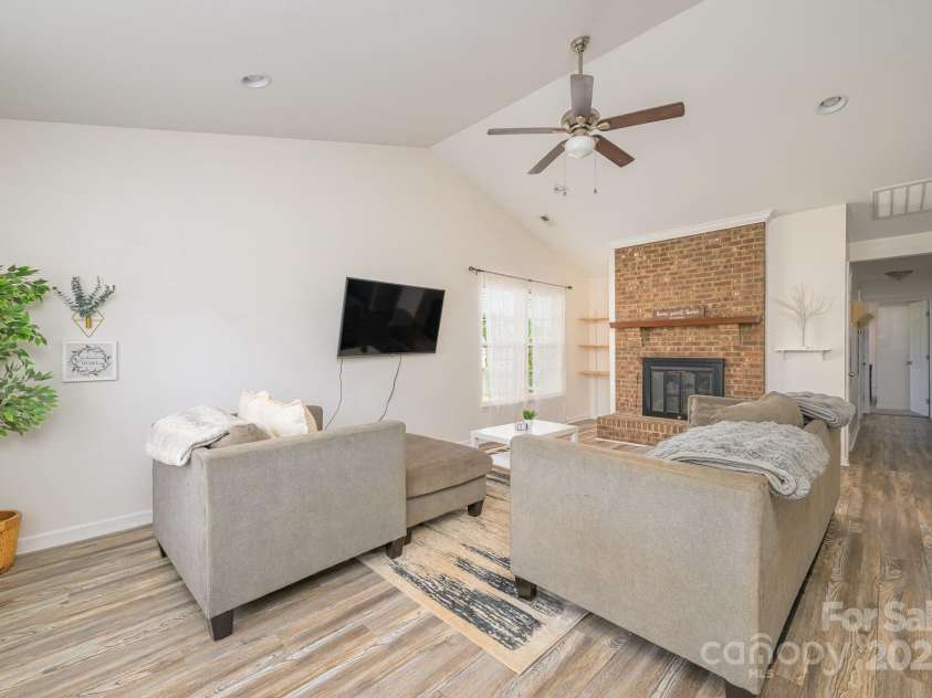 1709 Katherine Kiker Road, Charlotte, NC 28213.  MLS# CAR4293756, YatesRealty ID 34224. 