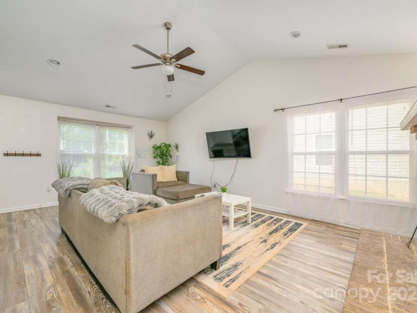 1709 Katherine Kiker Road, Charlotte, NC 28213.  MLS# CAR4293756, YatesRealty ID 34224. 