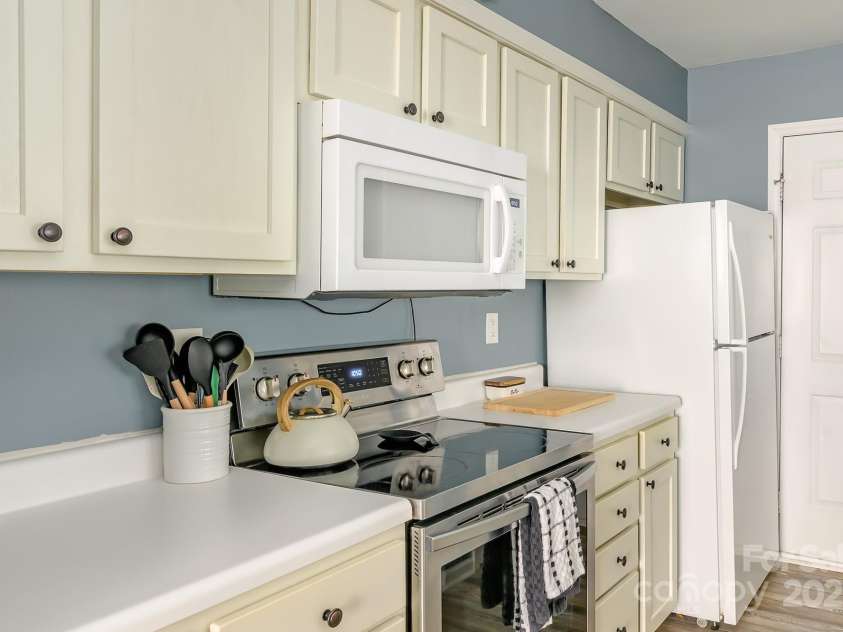 1709 Katherine Kiker Road, Charlotte, NC 28213.  MLS# CAR4293756, YatesRealty ID 34224. 