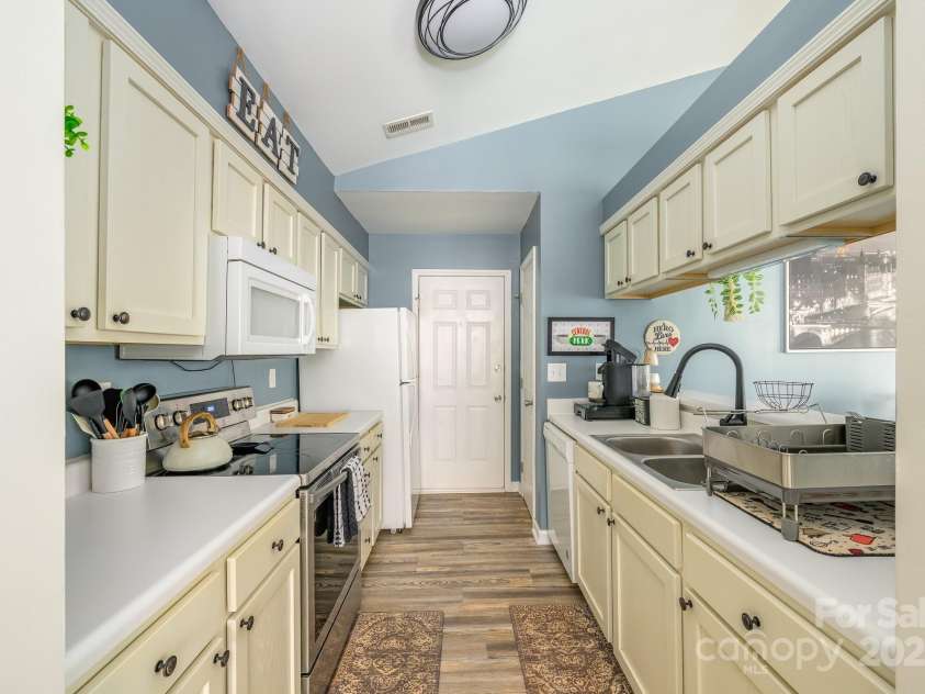 1709 Katherine Kiker Road, Charlotte, NC 28213.  MLS# CAR4293756, YatesRealty ID 34224. 