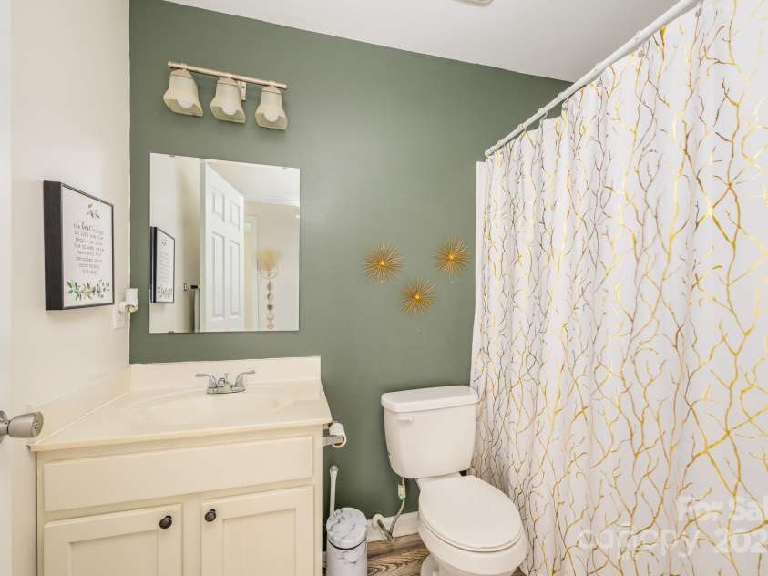 1709 Katherine Kiker Road, Charlotte, NC 28213.  MLS# CAR4293756, YatesRealty ID 34224. 