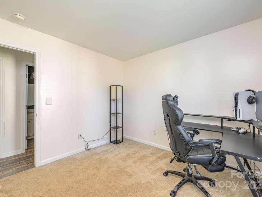 1709 Katherine Kiker Road, Charlotte, NC 28213.  MLS# CAR4293756, YatesRealty ID 34224. 