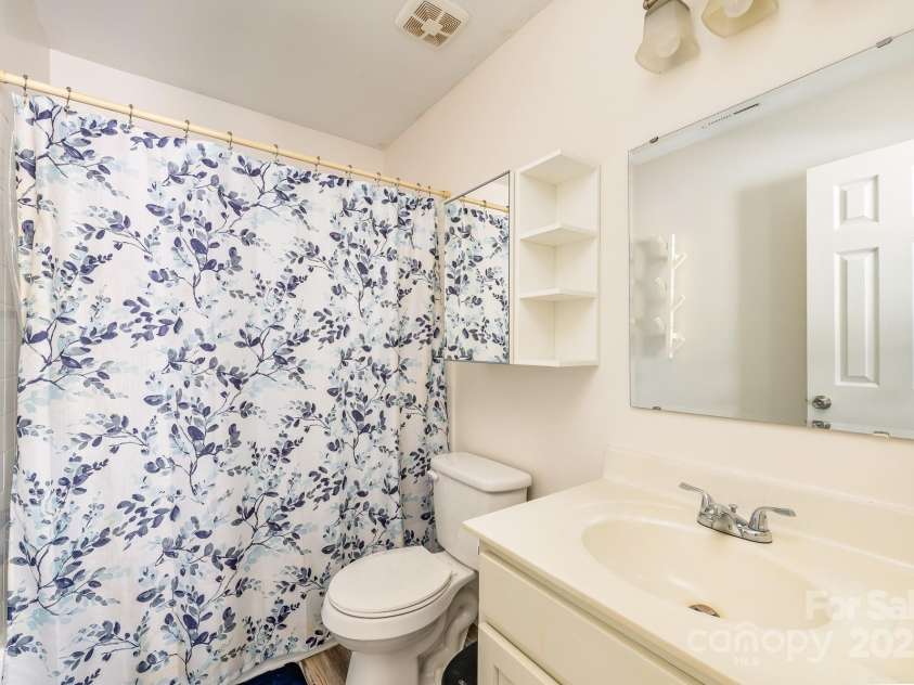 1709 Katherine Kiker Road, Charlotte, NC 28213.  MLS# CAR4293756, YatesRealty ID 34224. 