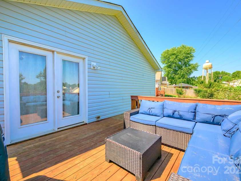 1709 Katherine Kiker Road, Charlotte, NC 28213.  MLS# CAR4293756, YatesRealty ID 34224. 