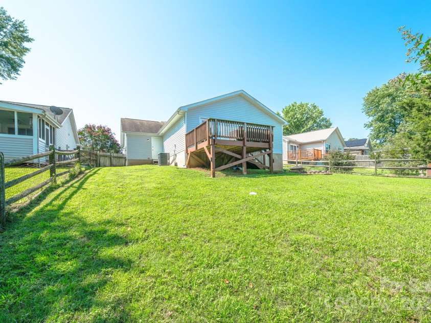 1709 Katherine Kiker Road, Charlotte, NC 28213.  MLS# CAR4293756, YatesRealty ID 34224. 