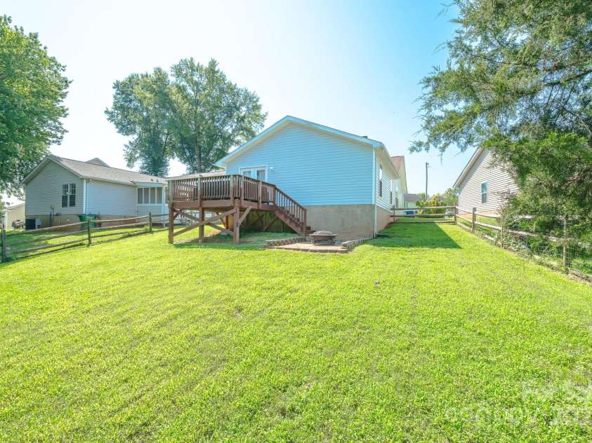 1709 Katherine Kiker Road, Charlotte, NC 28213.  MLS# CAR4293756, YatesRealty ID 34224. 