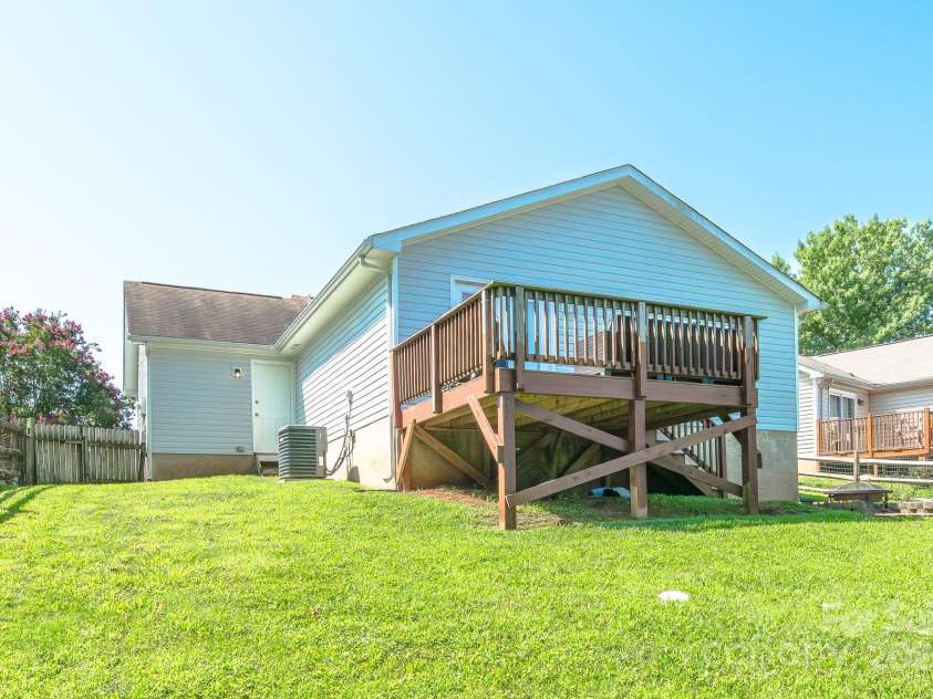 1709 Katherine Kiker Road, Charlotte, NC 28213.  MLS# CAR4293756, YatesRealty ID 34224. 