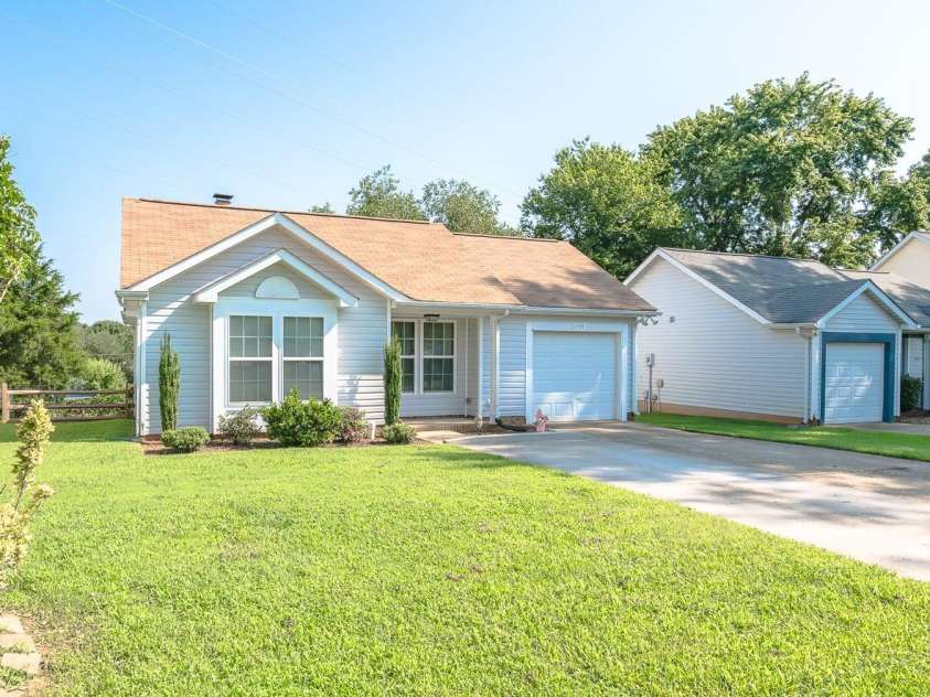 1709 Katherine Kiker Road, Charlotte, NC 28213.  MLS# CAR4293756, YatesRealty ID 34224. 