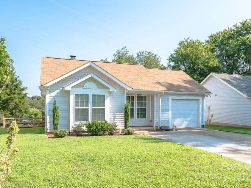 1709 Katherine Kiker Road, Charlotte, NC 28213.  MLS# CAR4293756, YatesRealty ID 34224. 