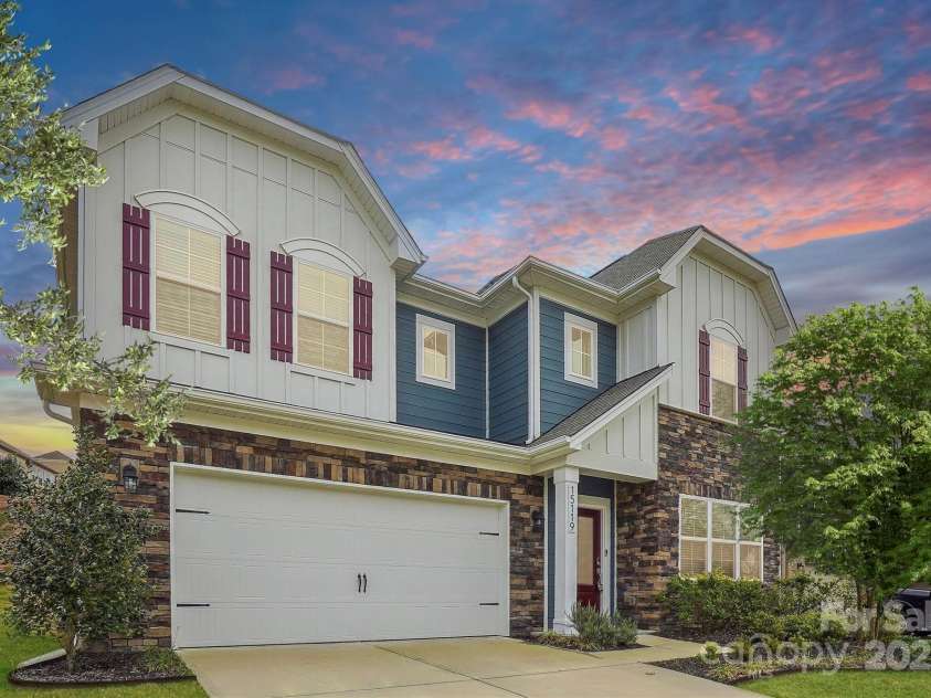 15119 Oleander Drive, Charlotte, NC 28278.  MLS# CAR4272288, YatesRealty ID 34225. 