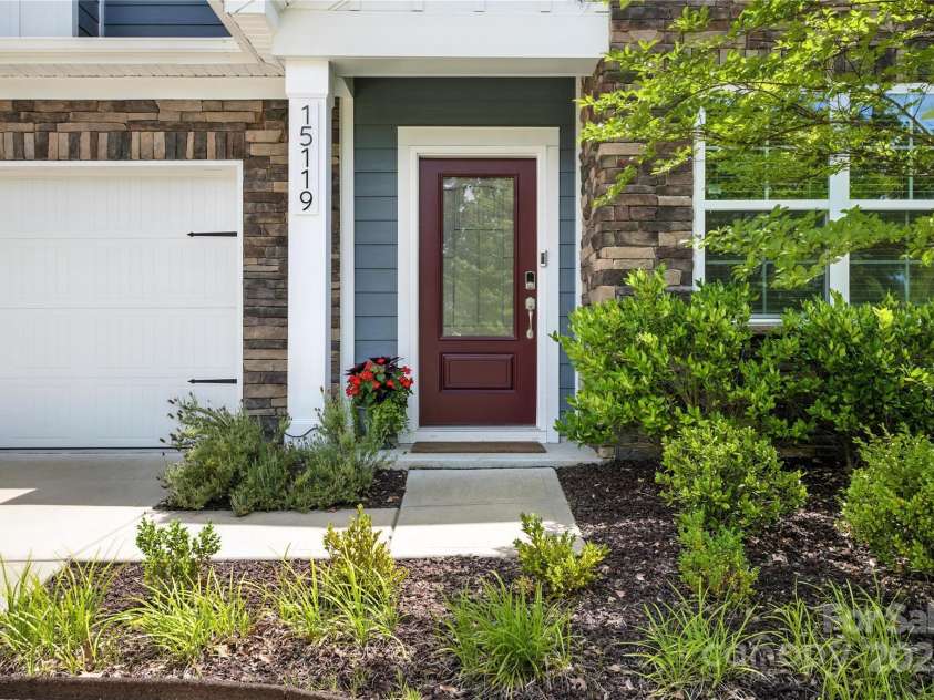 15119 Oleander Drive, Charlotte, NC 28278.  MLS# CAR4272288, YatesRealty ID 34225. 