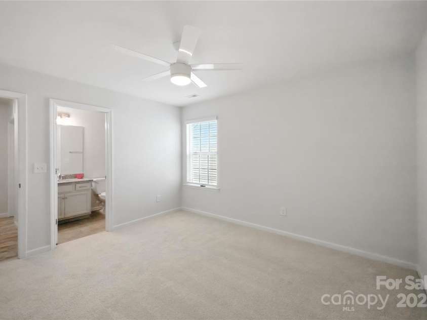 15119 Oleander Drive, Charlotte, NC 28278.  MLS# CAR4272288, YatesRealty ID 34225. Bedroom 4 with private en-suite