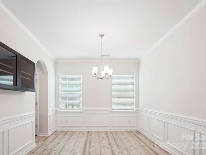 15119 Oleander Drive, Charlotte, NC 28278.  MLS# CAR4272288, YatesRealty ID 34225. Formal dining perfect for holiday gatherings
