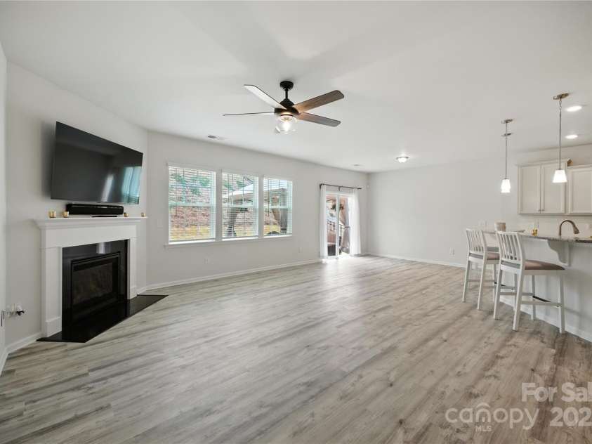 15119 Oleander Drive, Charlotte, NC 28278.  MLS# CAR4272288, YatesRealty ID 34225. Light-filled great room with gas fireplace & triple windows