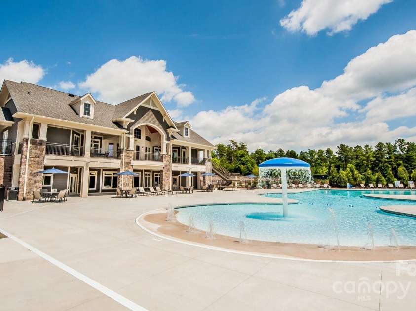 15119 Oleander Drive, Charlotte, NC 28278.  MLS# CAR4272288, YatesRealty ID 34225. Resort-style residents’ pool with splash fountain