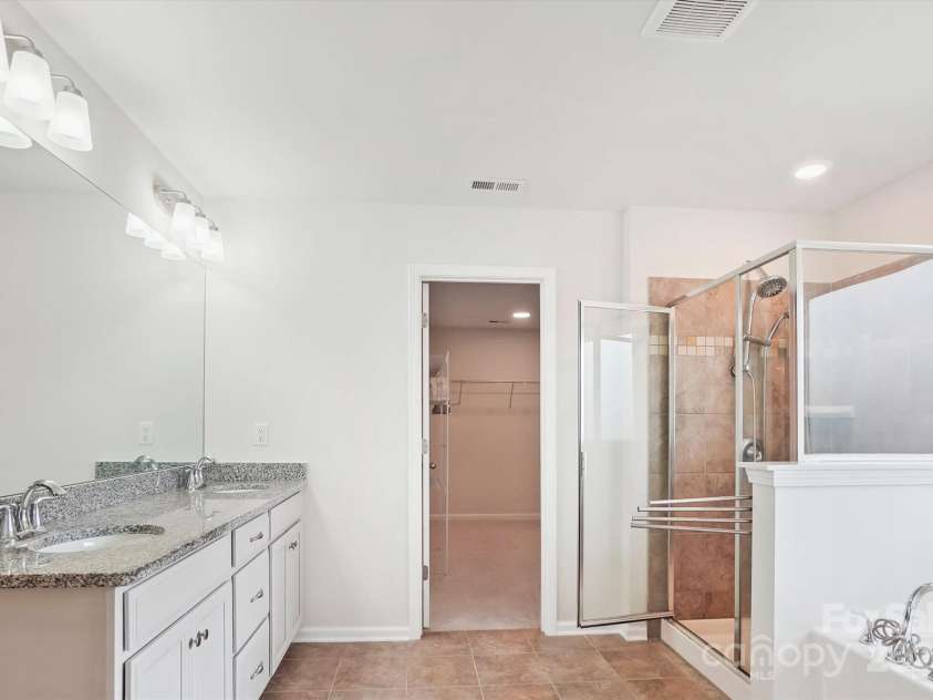 15119 Oleander Drive, Charlotte, NC 28278.  MLS# CAR4272288, YatesRealty ID 34225. Spa primary bath: dual vanities, garden tub & tile shower