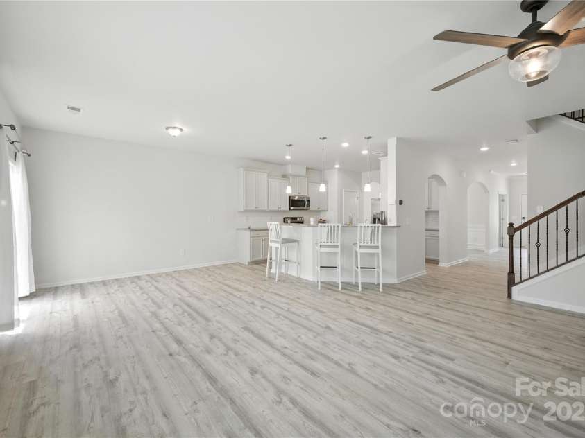 15119 Oleander Drive, Charlotte, NC 28278.  MLS# CAR4272288, YatesRealty ID 34225. Spacious open floor plan