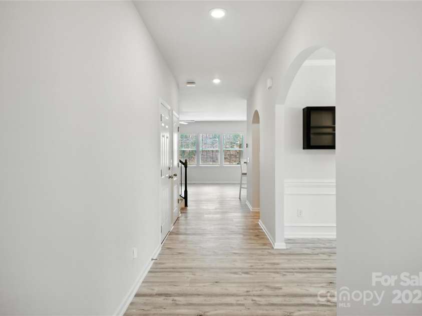 15119 Oleander Drive, Charlotte, NC 28278.  MLS# CAR4272288, YatesRealty ID 34225. Welcoming, light-filled foyer with luxury vinyl plank flooring and sight-lines to the open living area