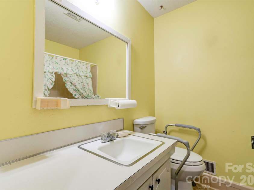 508 Leander Street, Shelby, NC 28152.  MLS# CAR4398707, YatesRealty ID 34225. 