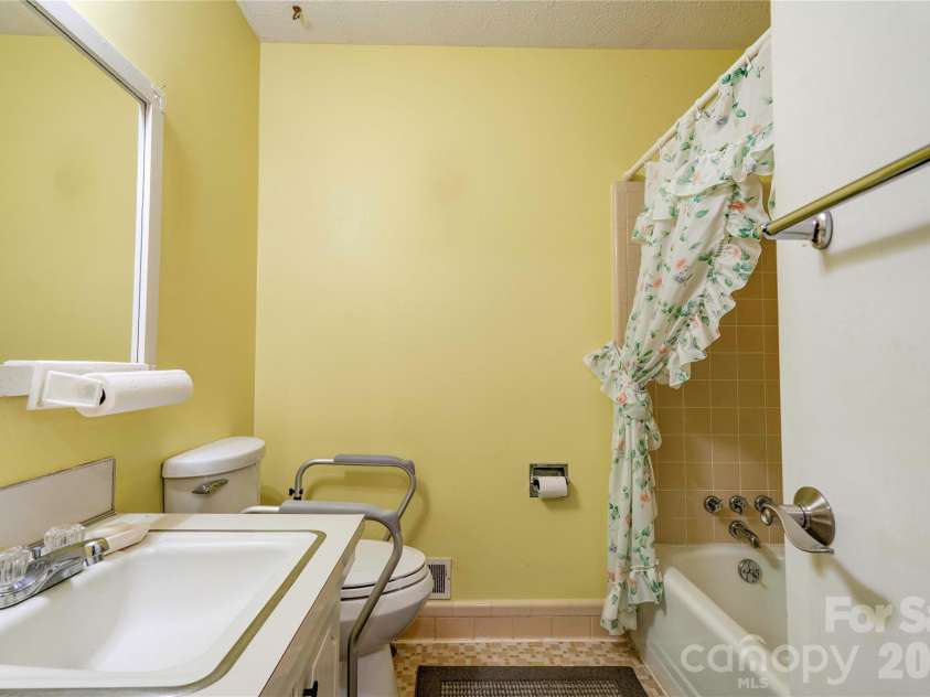 508 Leander Street, Shelby, NC 28152.  MLS# CAR4398707, YatesRealty ID 34225. 
