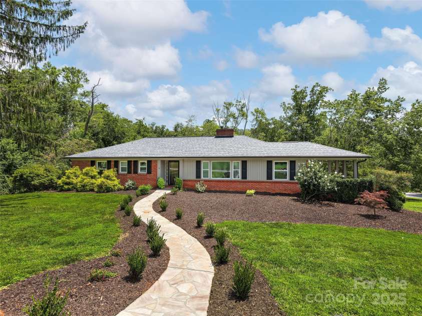 8 Bevlyn Drive, Asheville, NC 28803.  MLS# CAR4284640, YatesRealty ID 34228. 